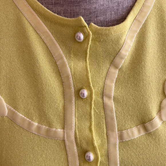 Dillard’s Intuitions Vintage Sweater, Size S, Velvet Trim, Faux Pearl Buttons - Picture 4 of 11